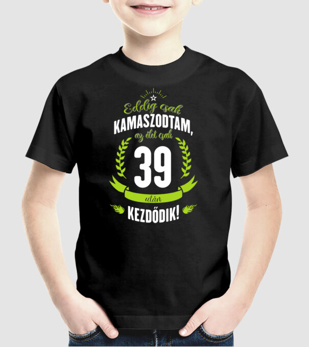  minta fekete pólón