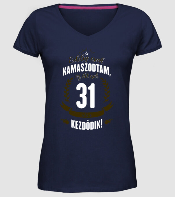  minta sötétkék pólón