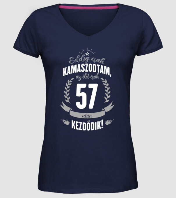  minta sötétkék pólón
