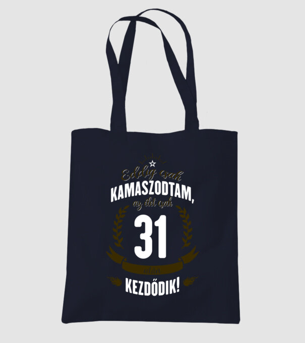  minta sötétkék pólón